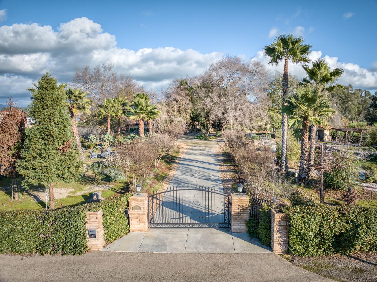 6090 Amber Ave, Clovis, CA 93619