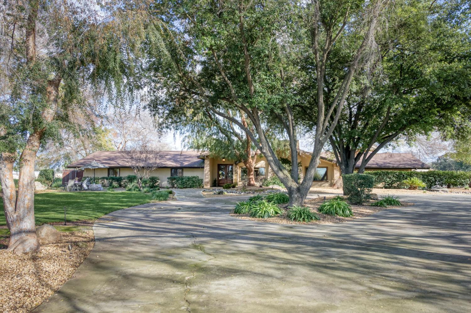 6090 Amber Ave, Clovis, CA 93619