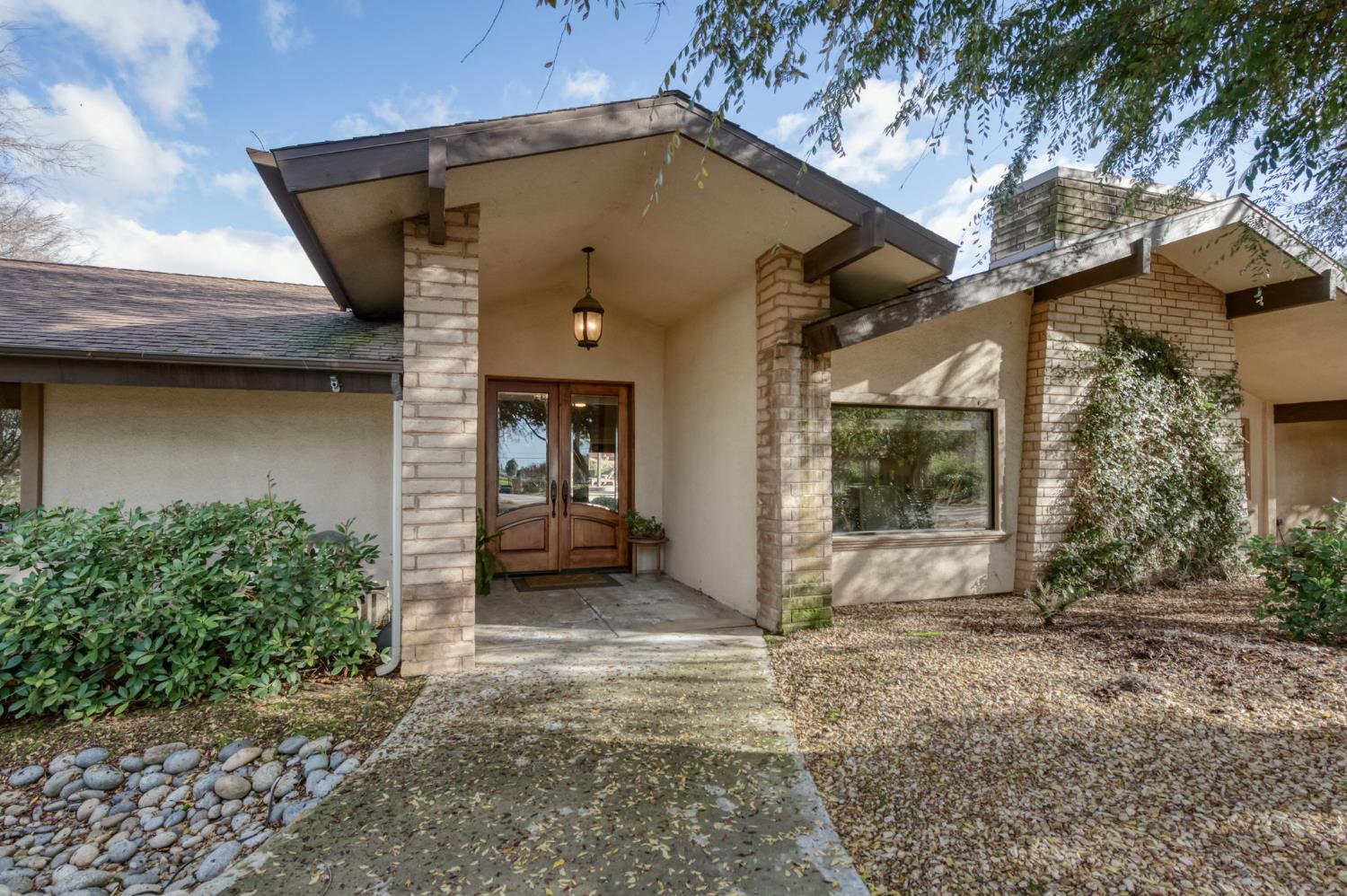 6090 Amber Ave, Clovis, CA 93619