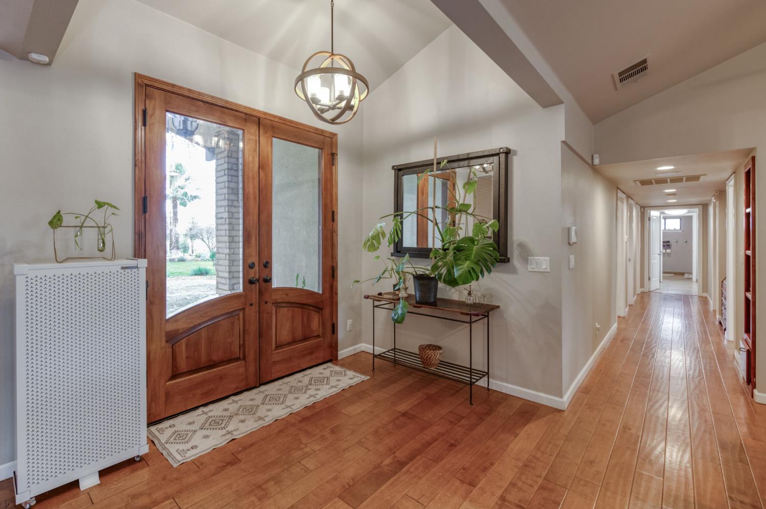 6090 Amber Ave, Clovis, CA 93619