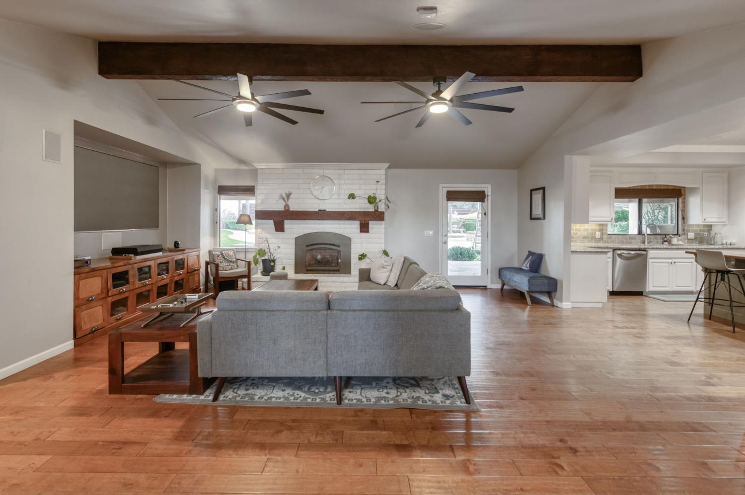 6090 Amber Ave, Clovis, CA 93619