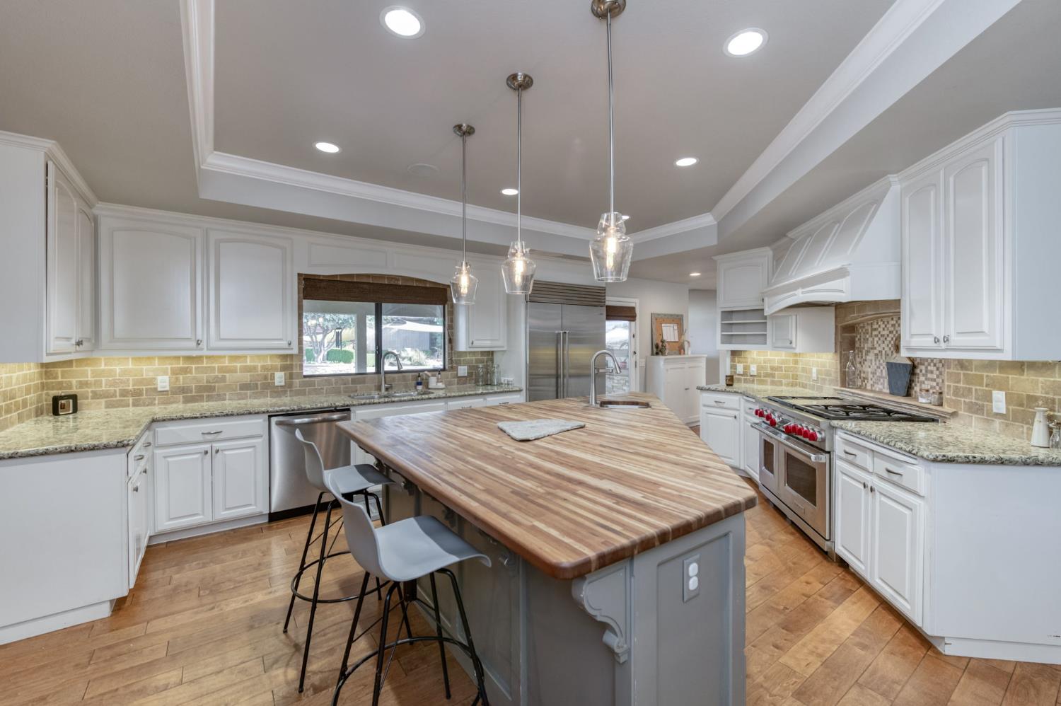 6090 Amber Ave, Clovis, CA 93619