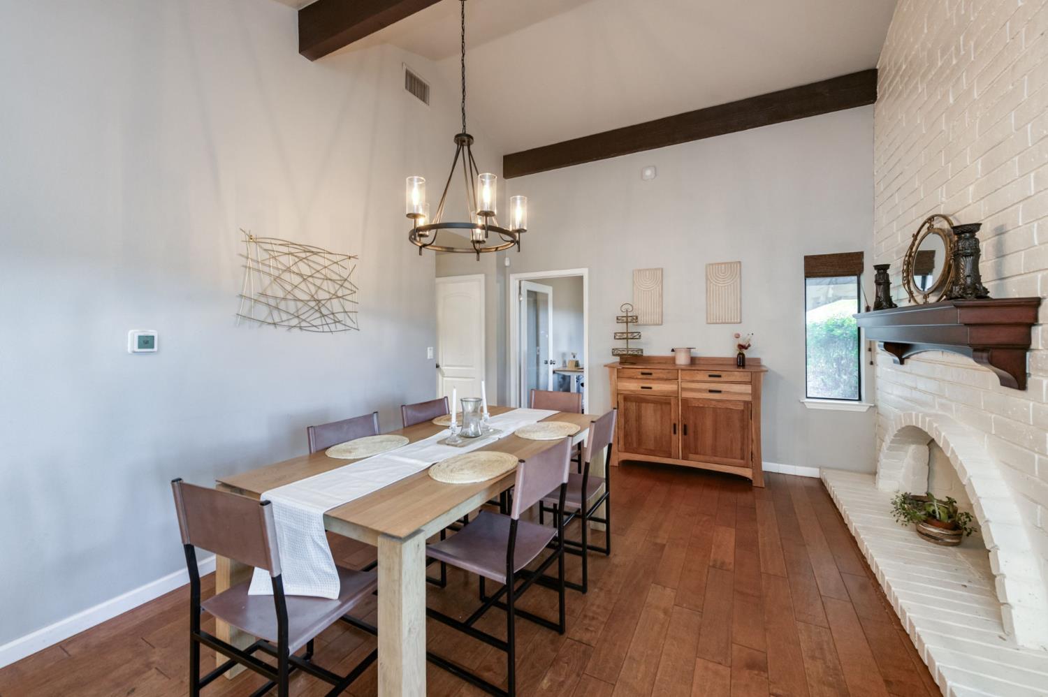 6090 Amber Ave, Clovis, CA 93619