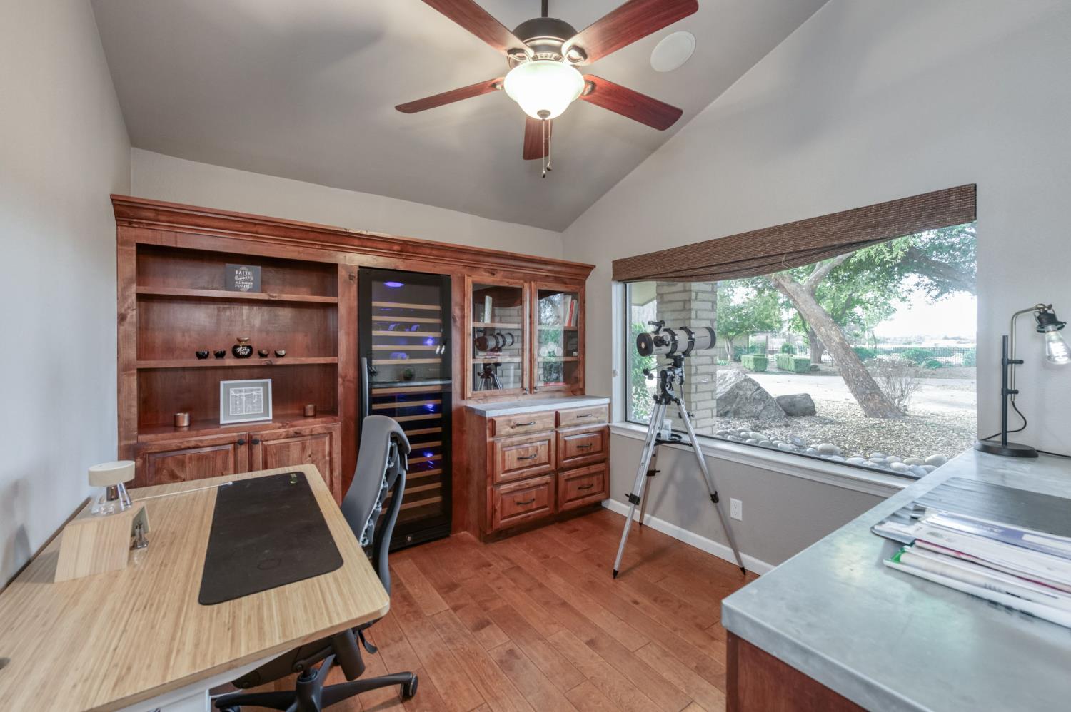 6090 Amber Ave, Clovis, CA 93619