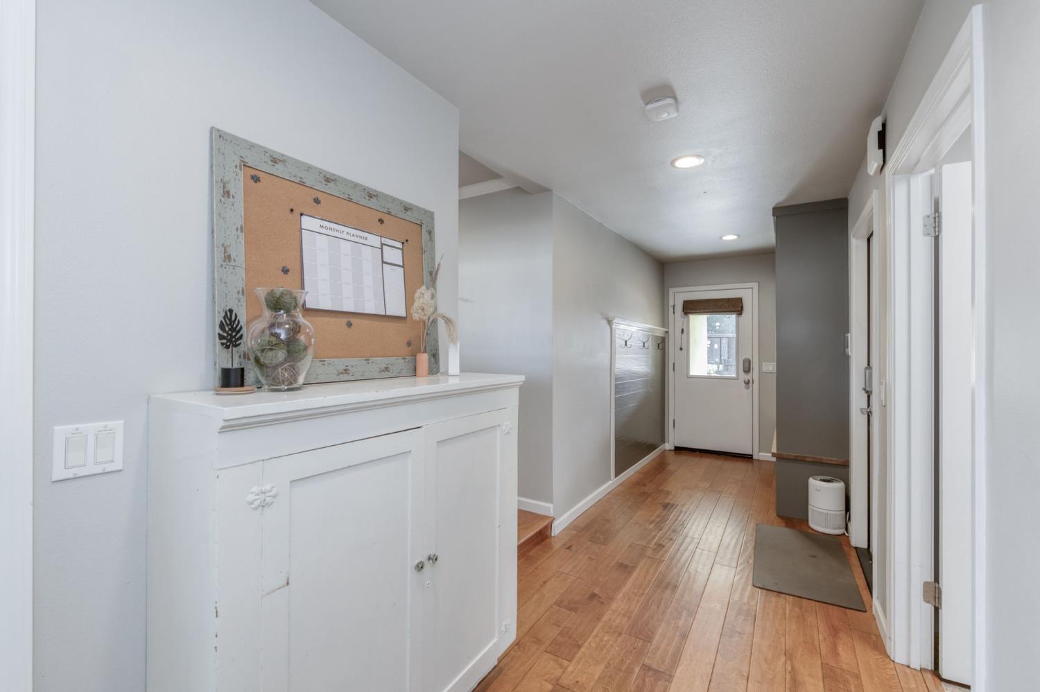 6090 Amber Ave, Clovis, CA 93619