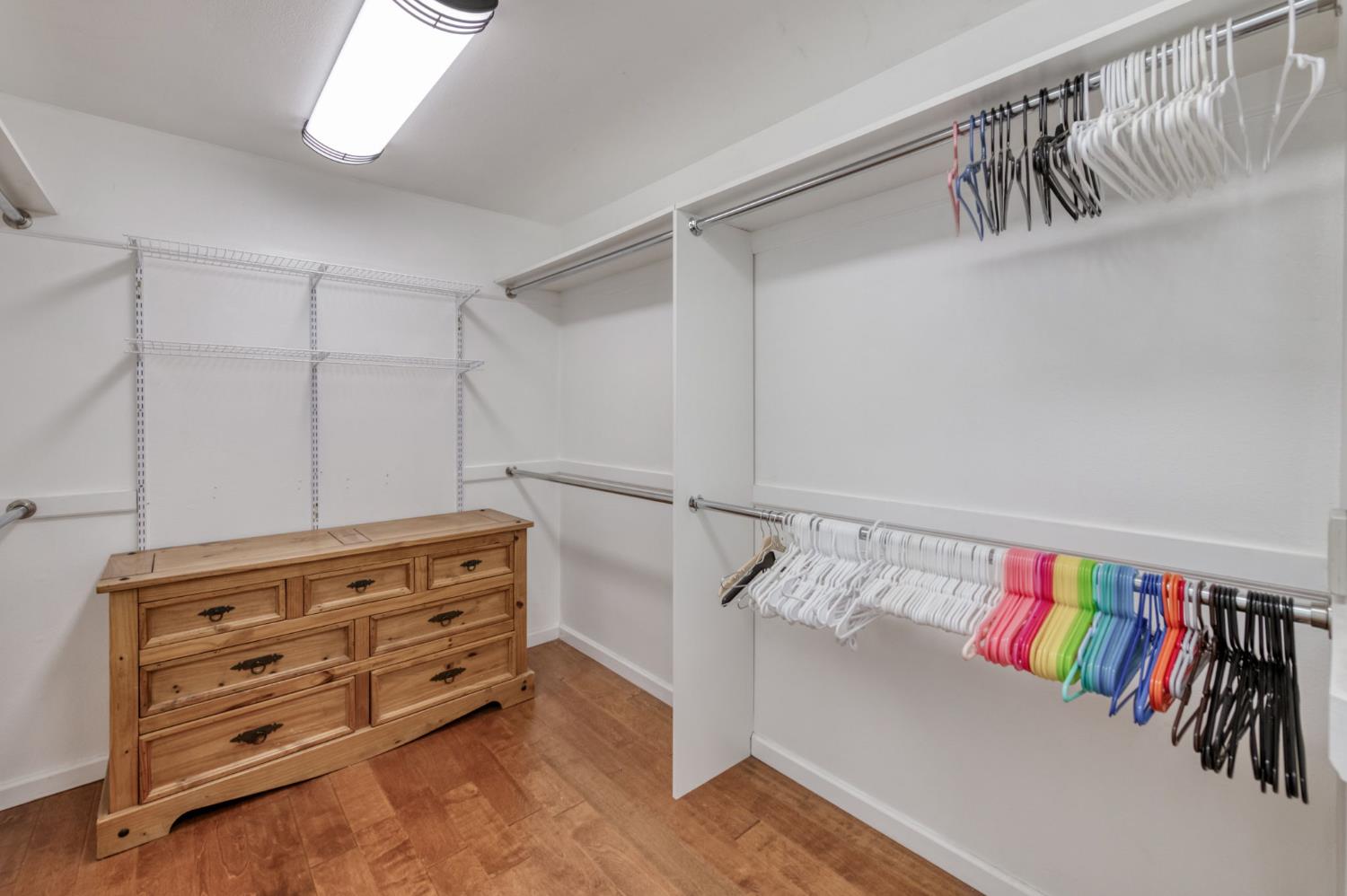 6090 Amber Ave, Clovis, CA 93619