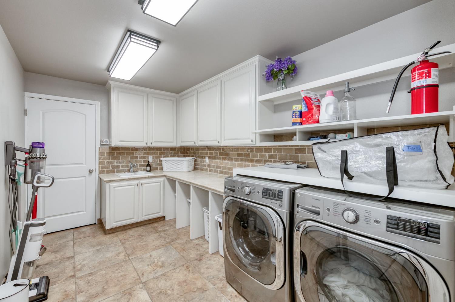 6090 Amber Ave, Clovis, CA 93619