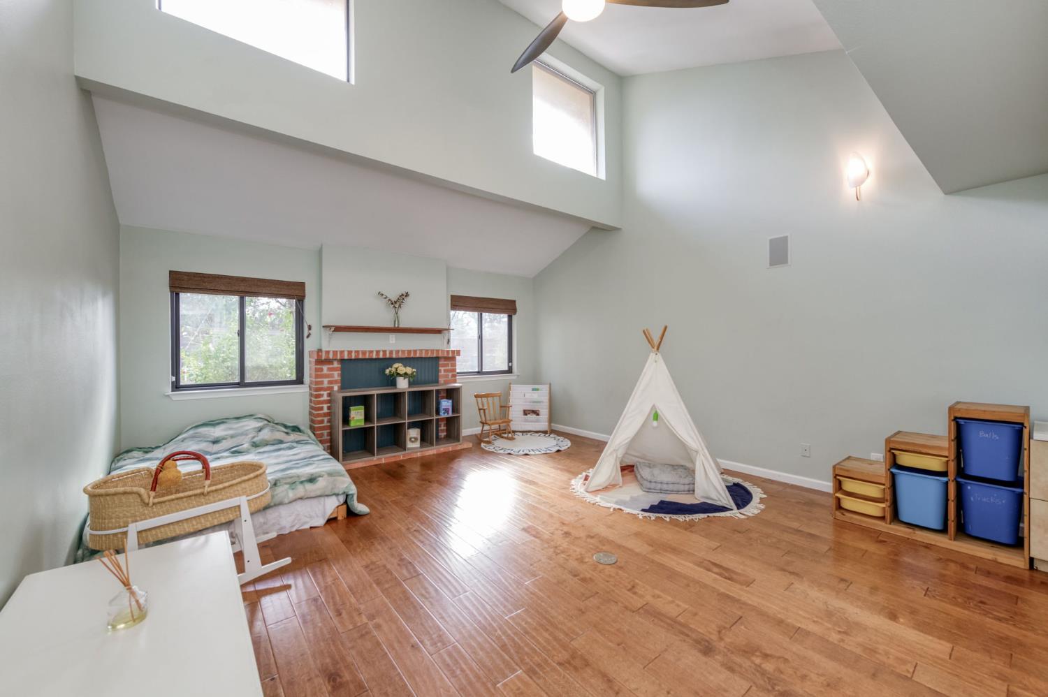 6090 Amber Ave, Clovis, CA 93619