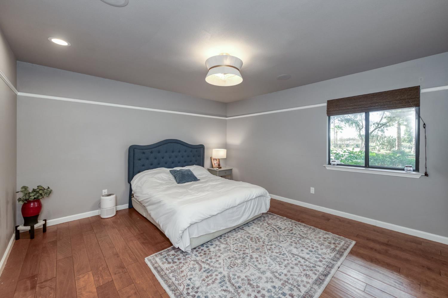 6090 Amber Ave, Clovis, CA 93619