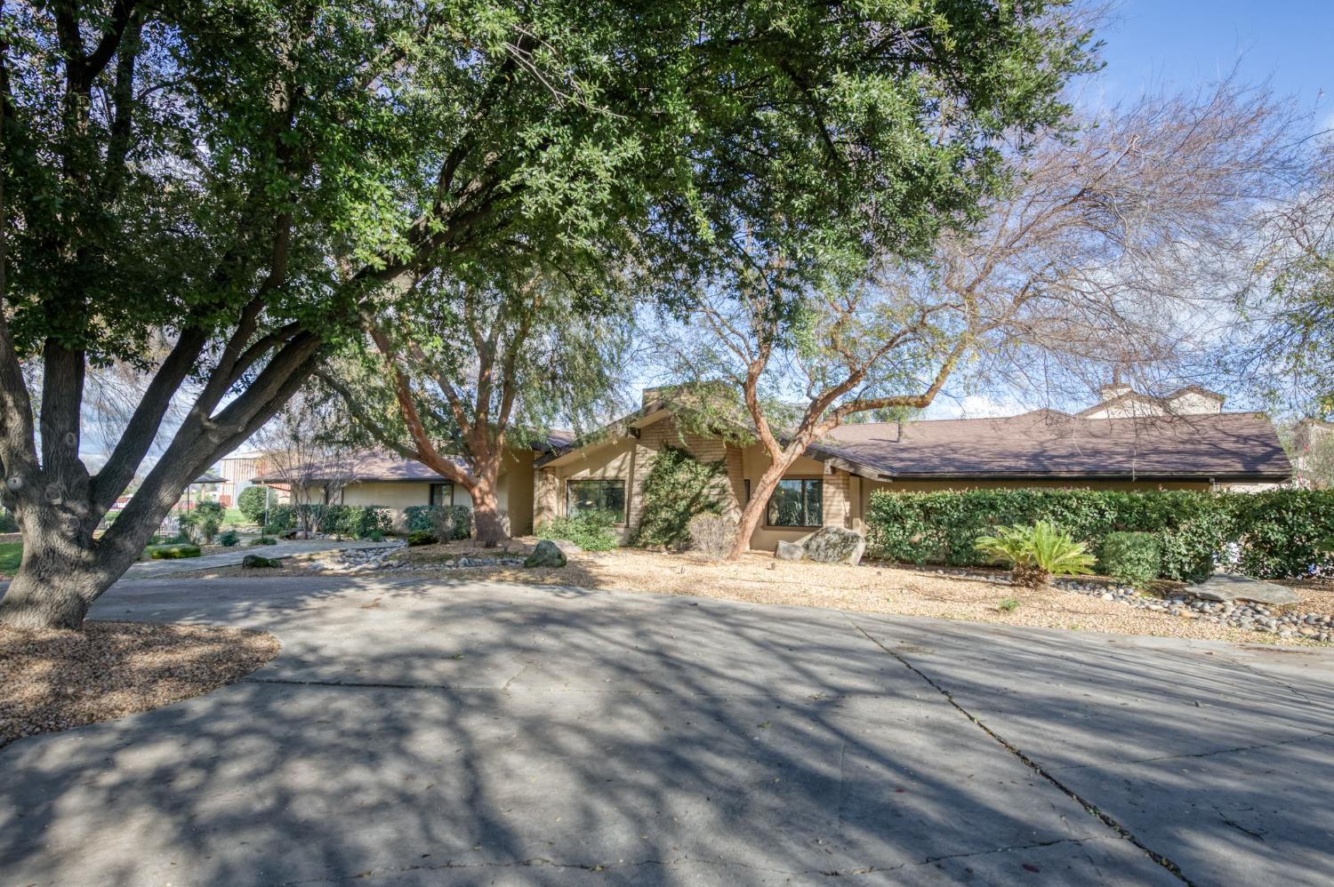 6090 Amber Ave, Clovis, CA 93619