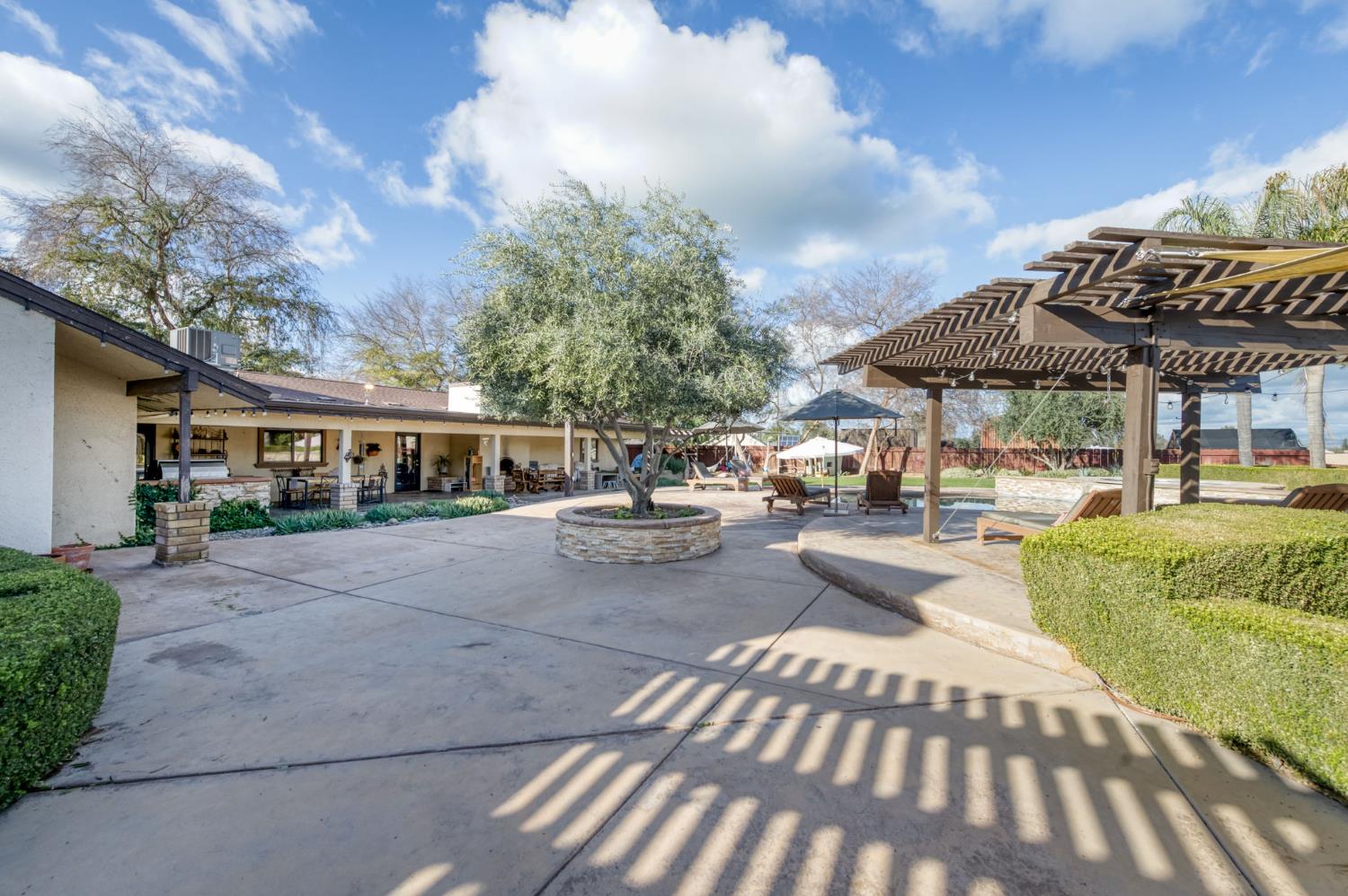 6090 Amber Ave, Clovis, CA 93619