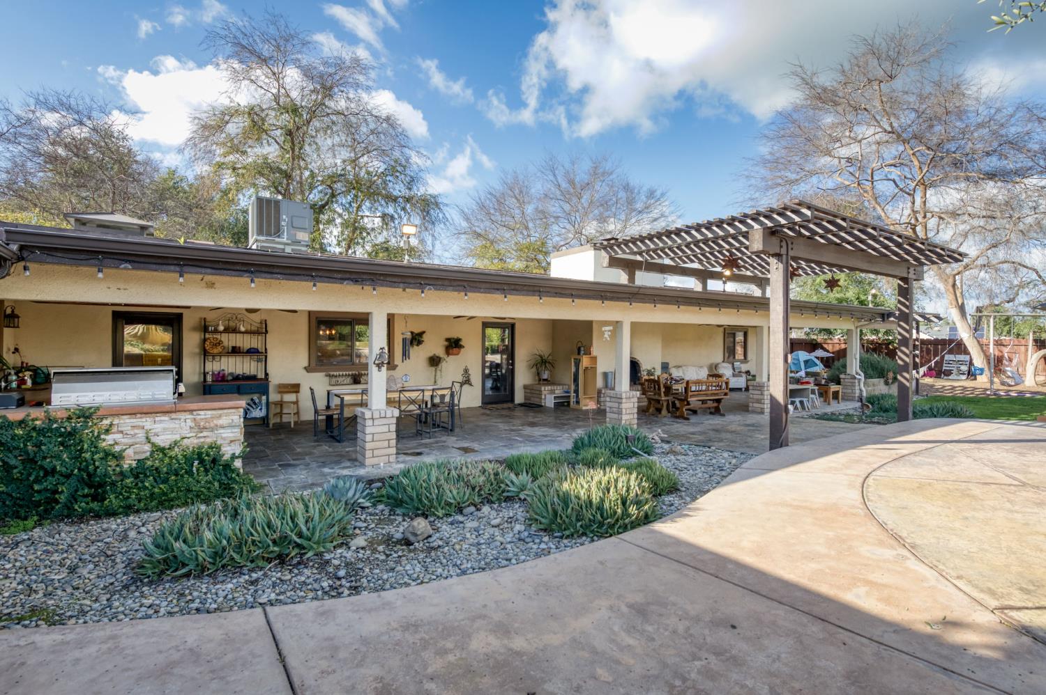 6090 Amber Ave, Clovis, CA 93619