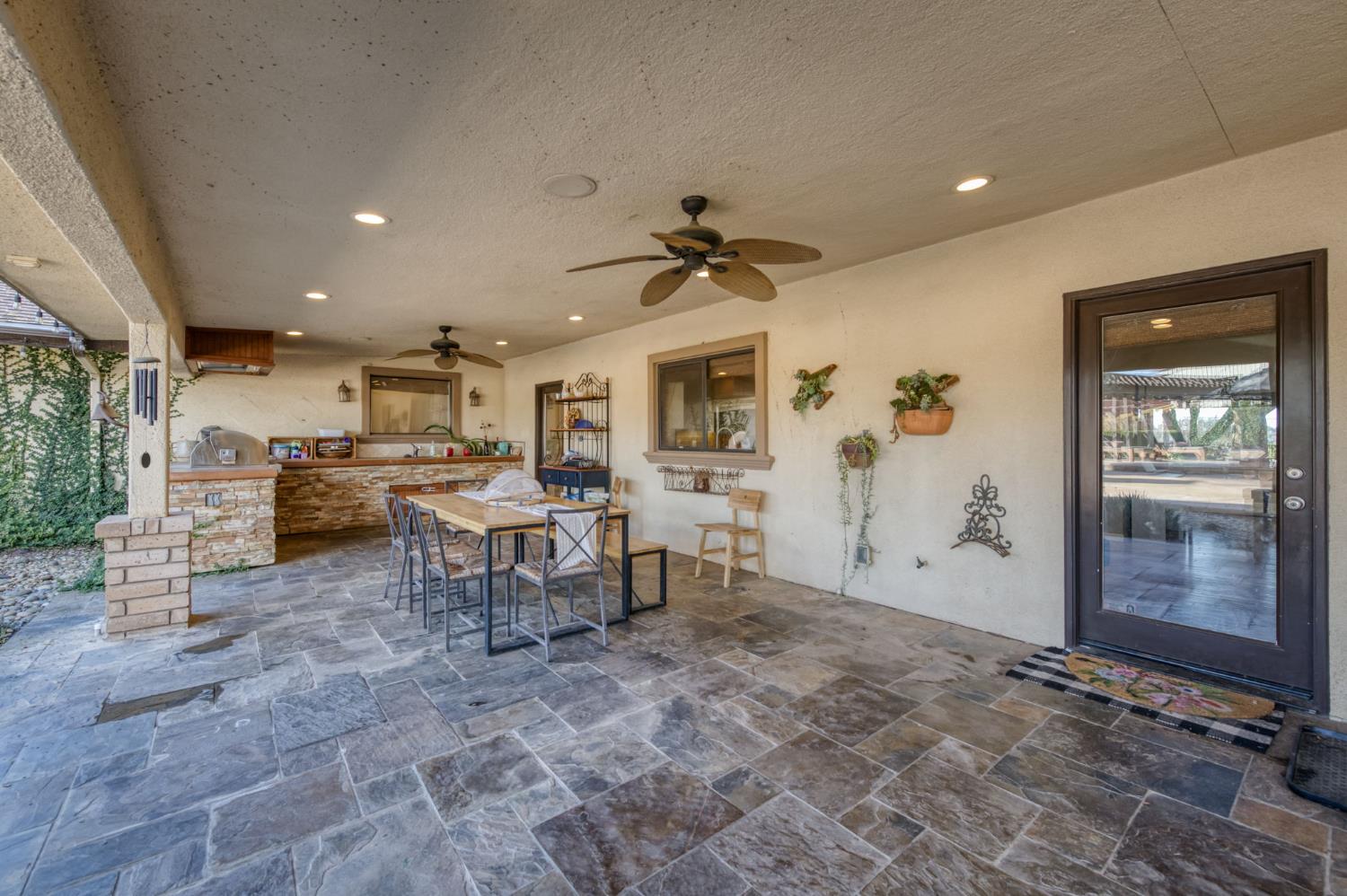 6090 Amber Ave, Clovis, CA 93619