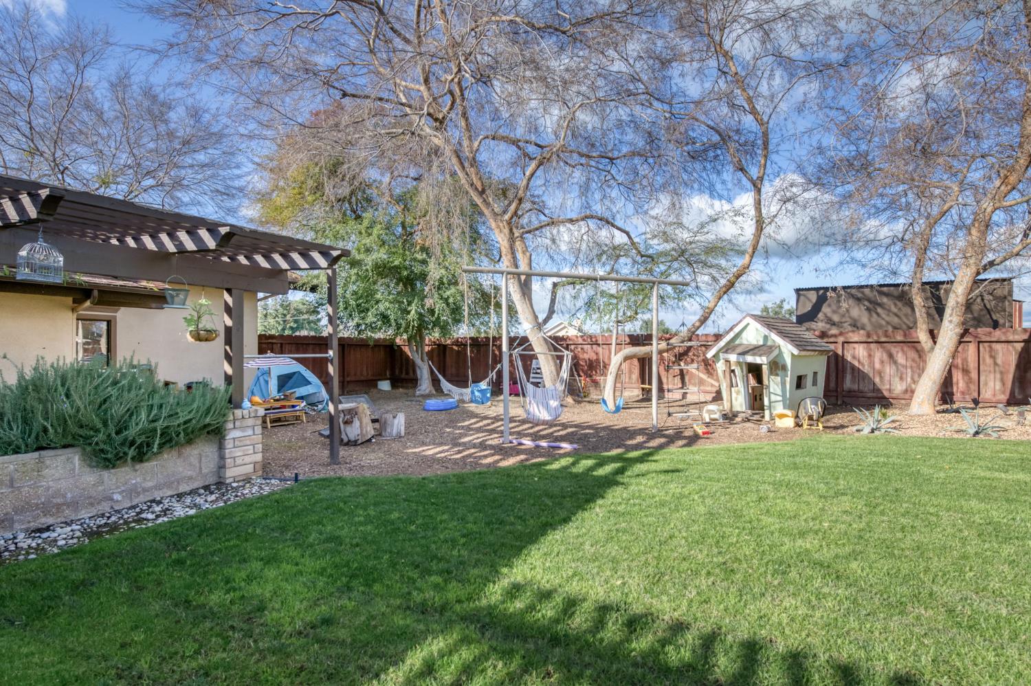 6090 Amber Ave, Clovis, CA 93619