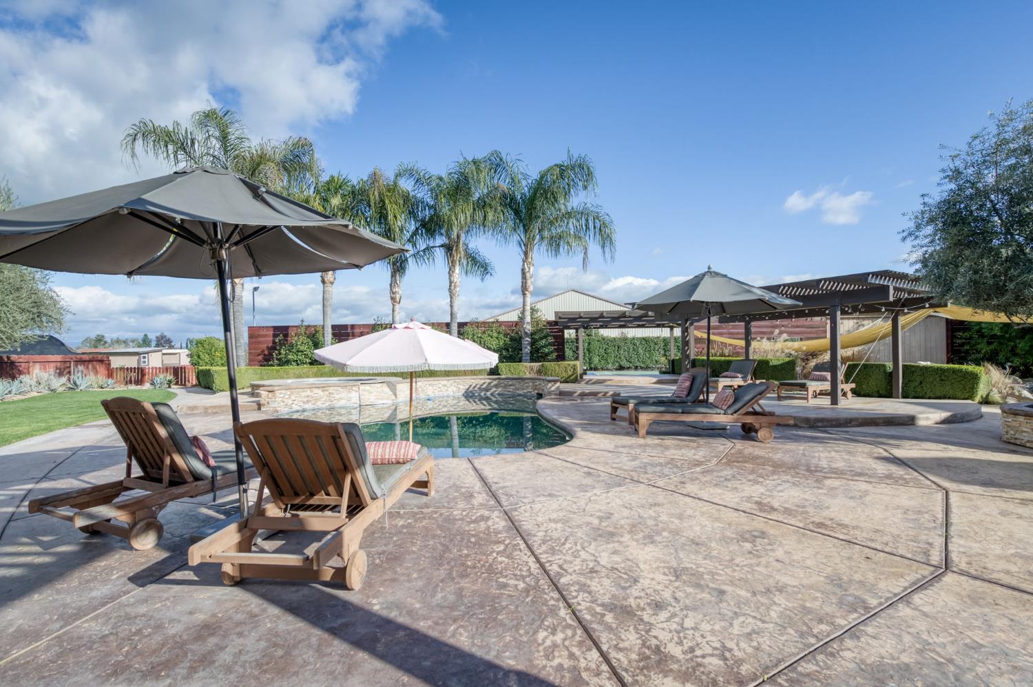 6090 Amber Ave, Clovis, CA 93619