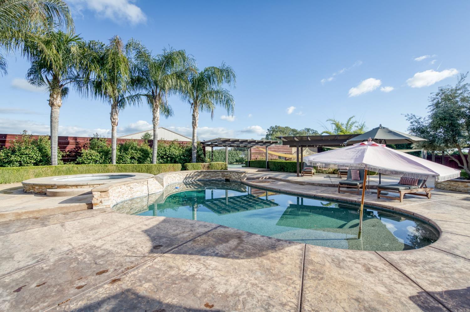 6090 Amber Ave, Clovis, CA 93619