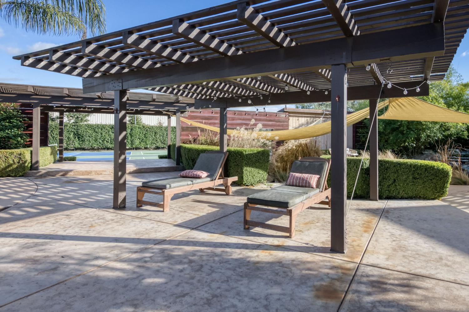 6090 Amber Ave, Clovis, CA 93619