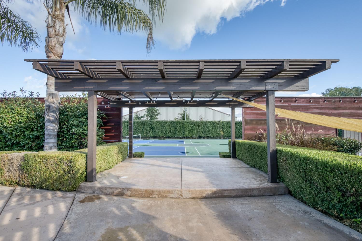 6090 Amber Ave, Clovis, CA 93619