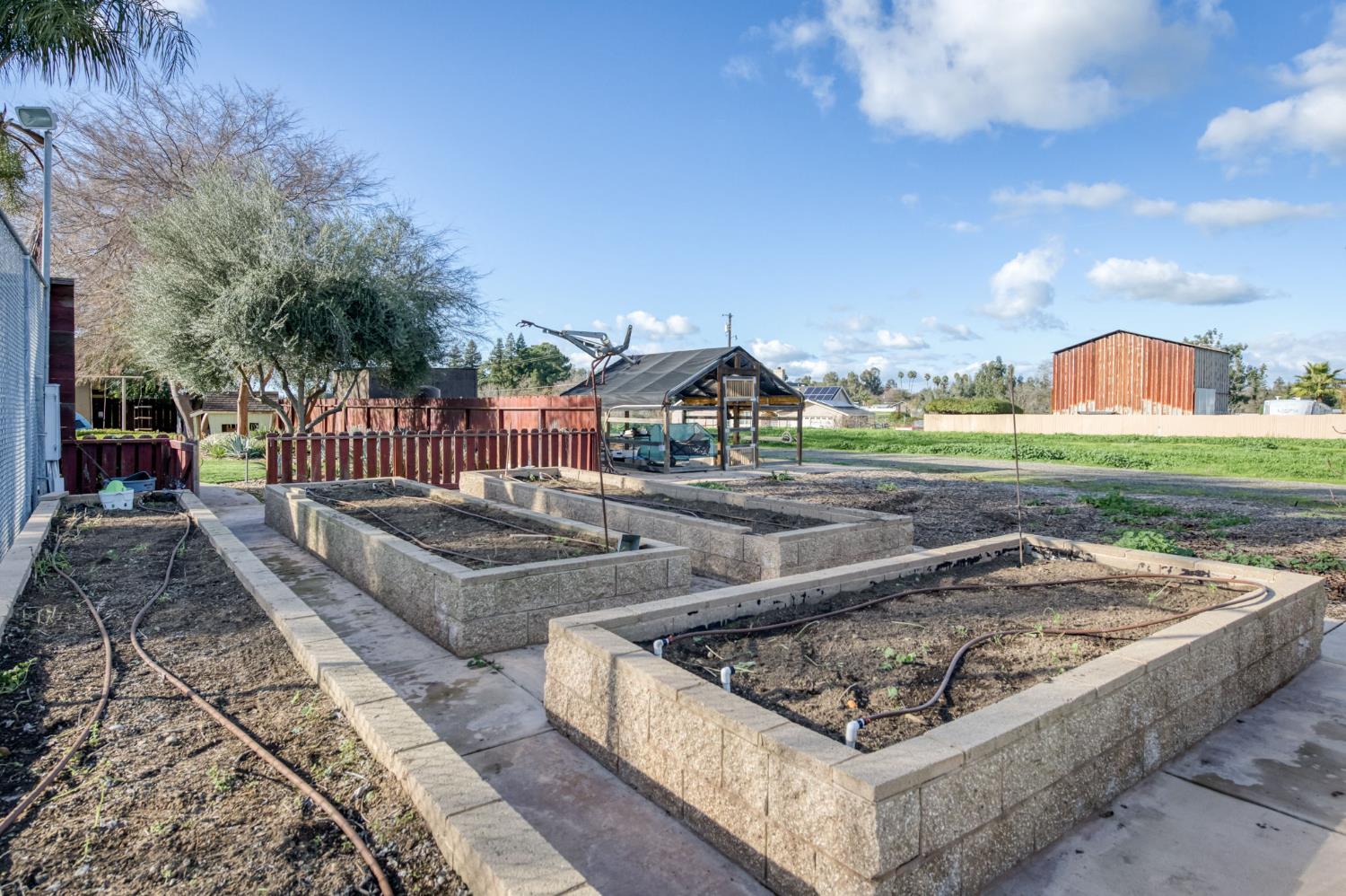 6090 Amber Ave, Clovis, CA 93619