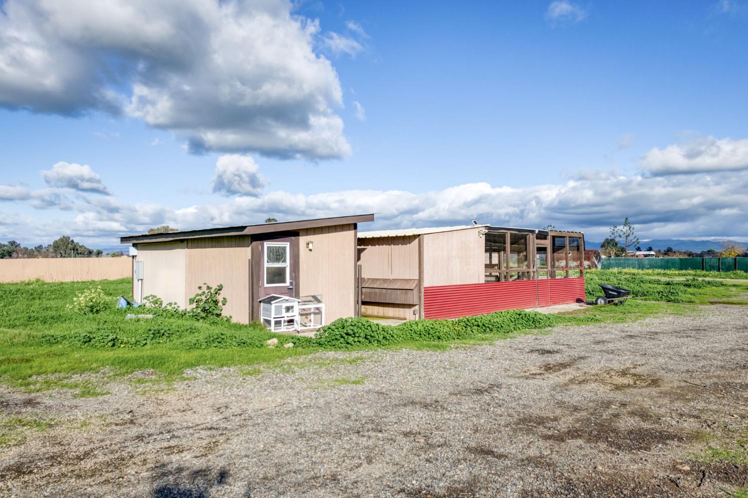 6090 Amber Ave, Clovis, CA 93619