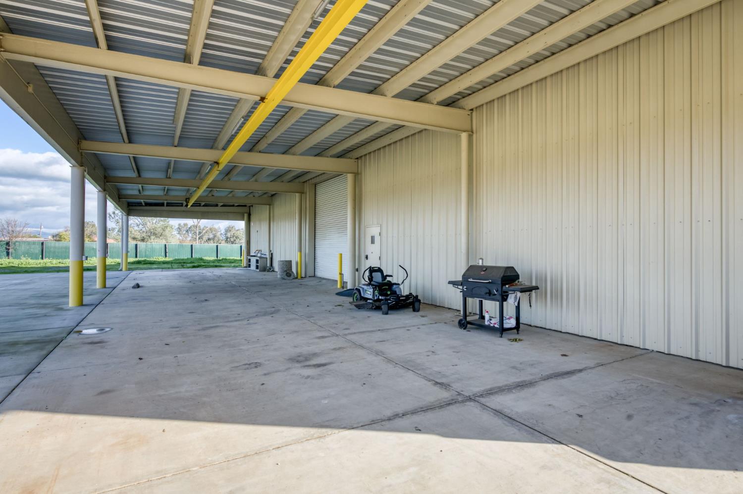 6090 Amber Ave, Clovis, CA 93619