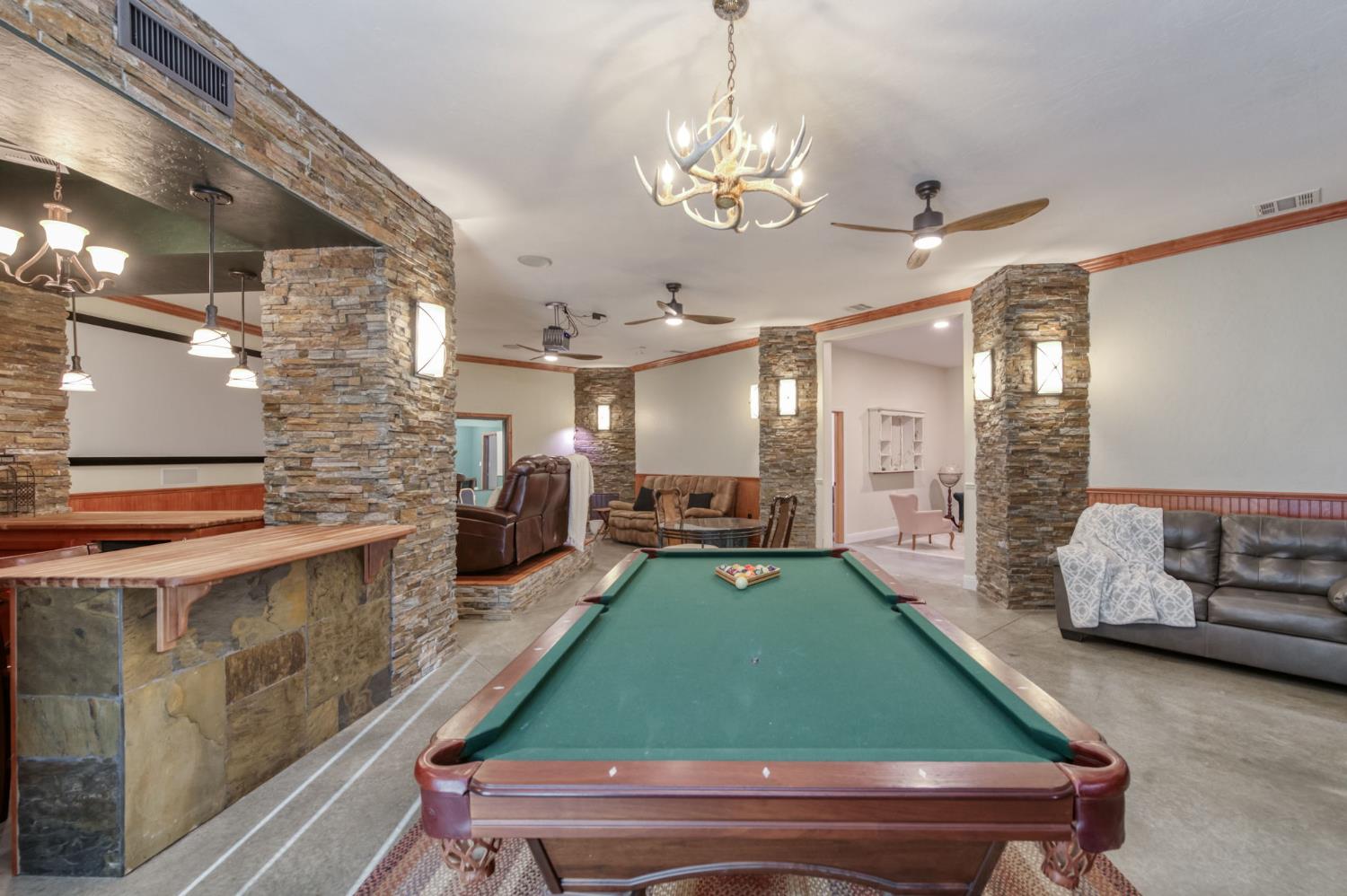 6090 Amber Ave, Clovis, CA 93619