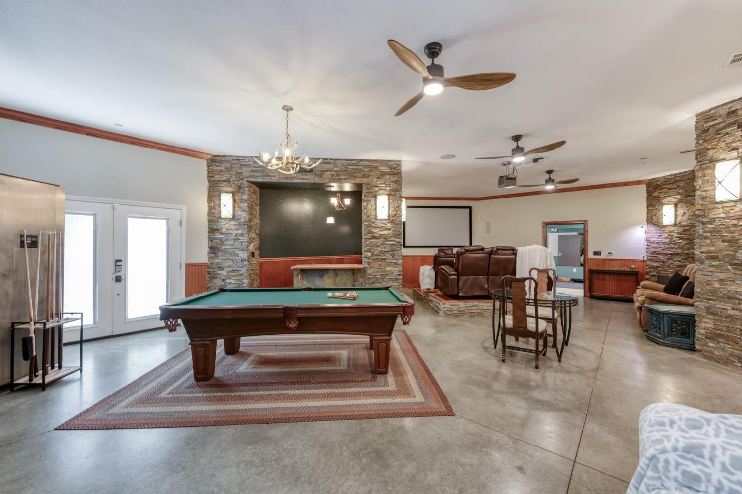 6090 Amber Ave, Clovis, CA 93619