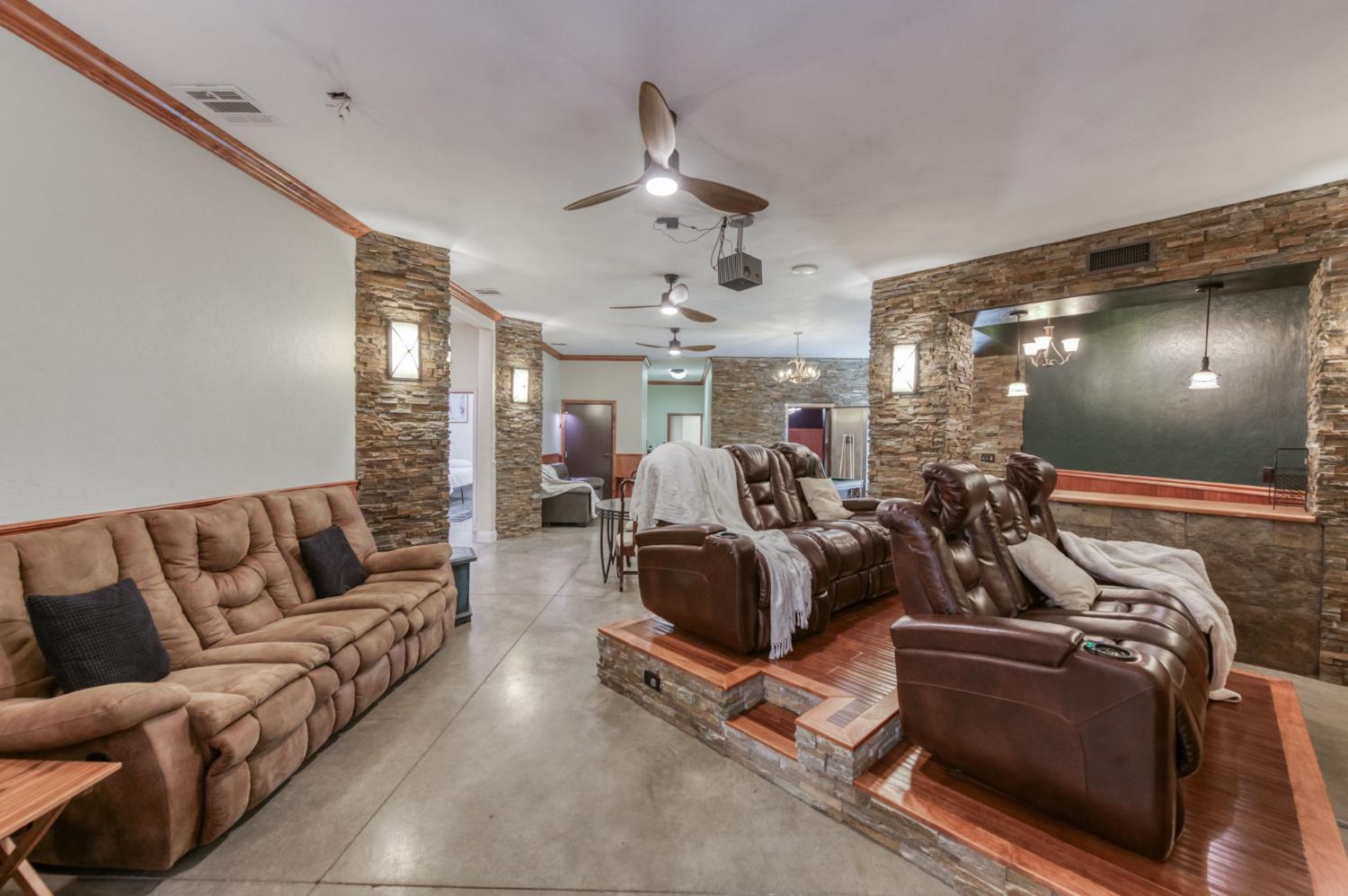 6090 Amber Ave, Clovis, CA 93619