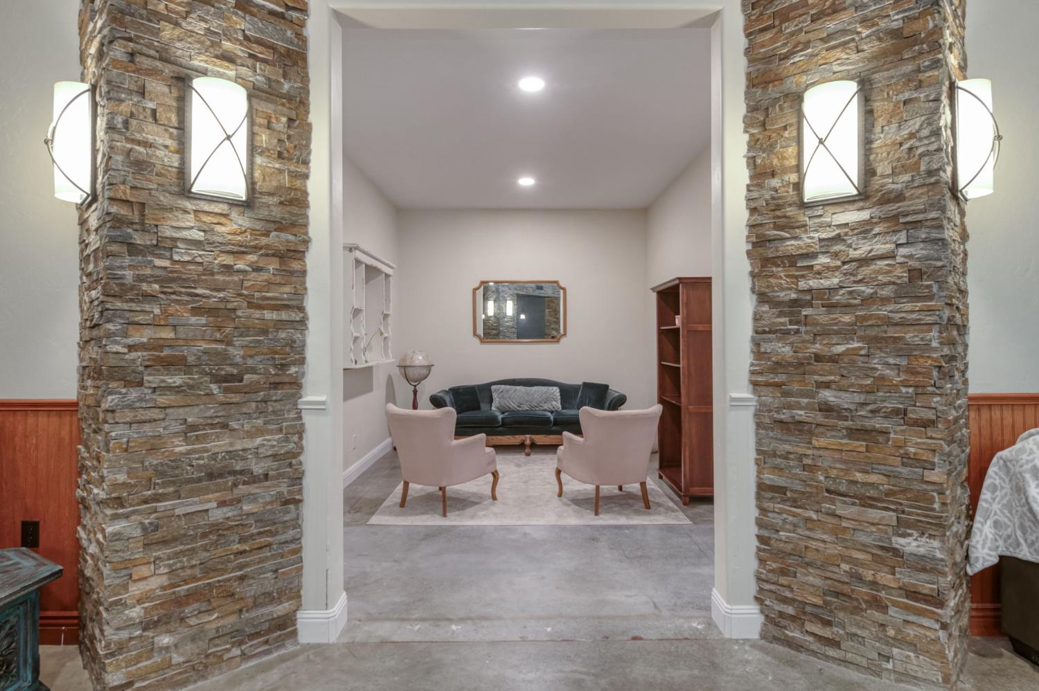 6090 Amber Ave, Clovis, CA 93619