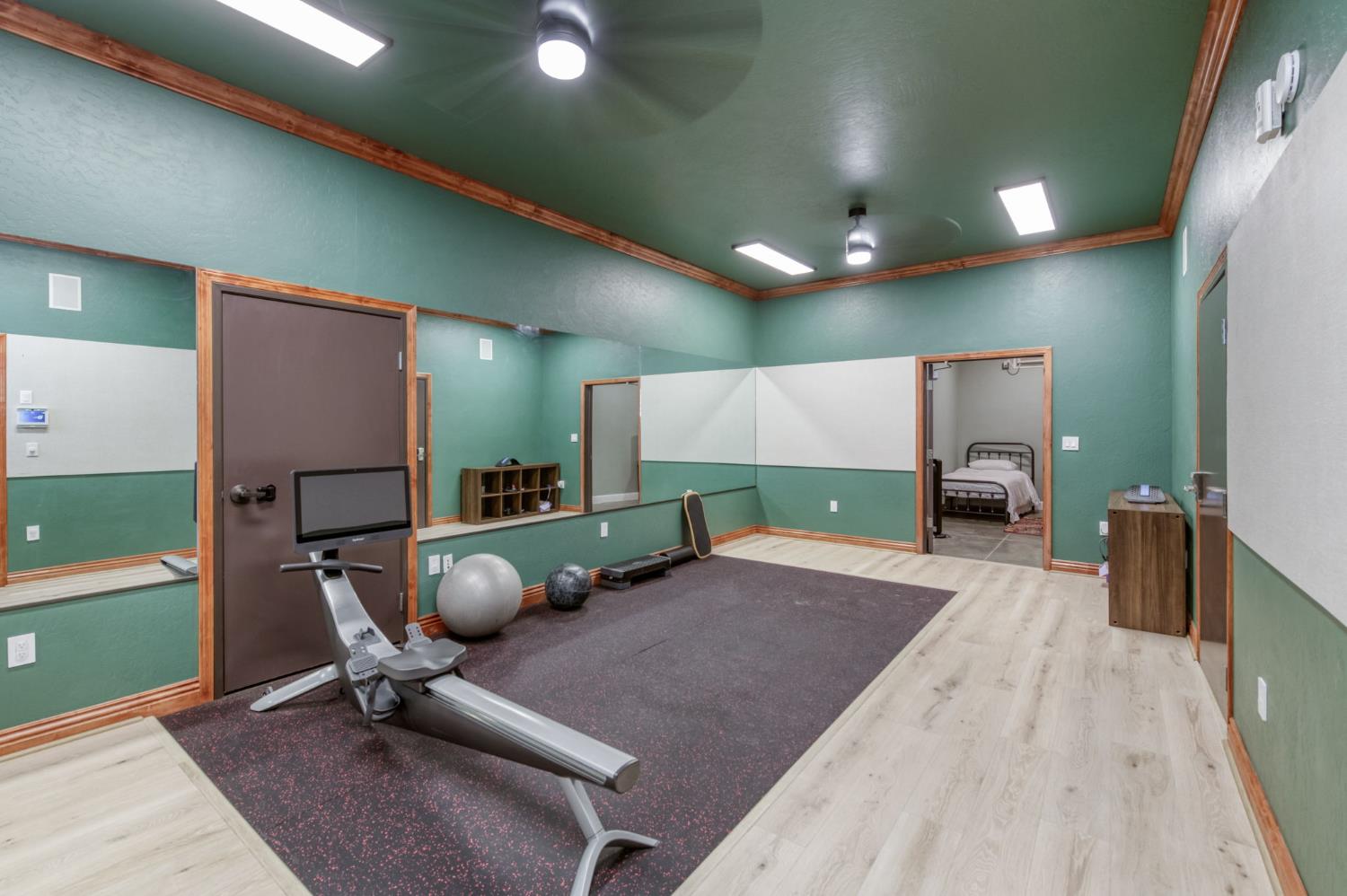 6090 Amber Ave, Clovis, CA 93619