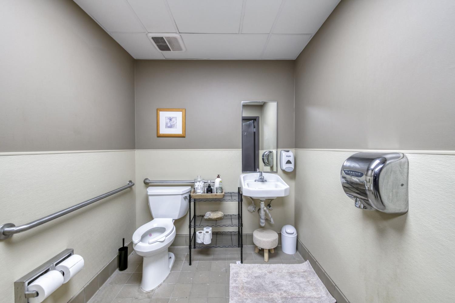 6090 Amber Ave, Clovis, CA 93619