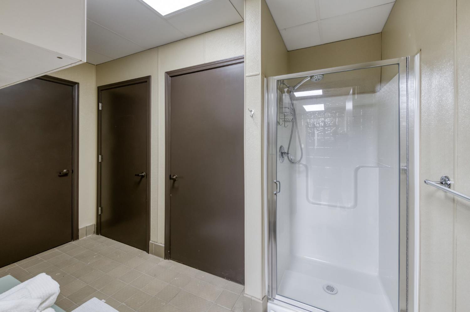 6090 Amber Ave, Clovis, CA 93619