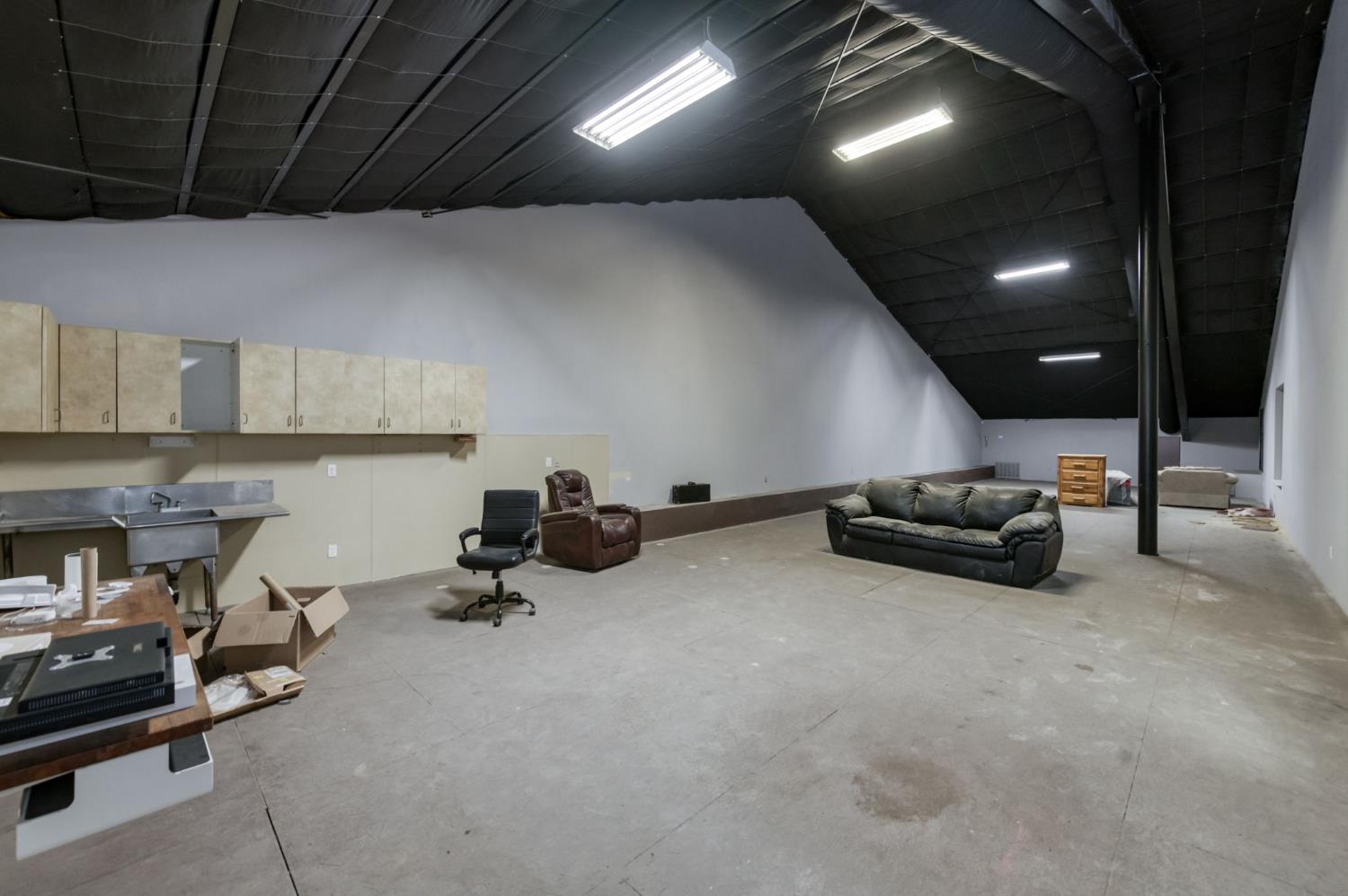 6090 Amber Ave, Clovis, CA 93619