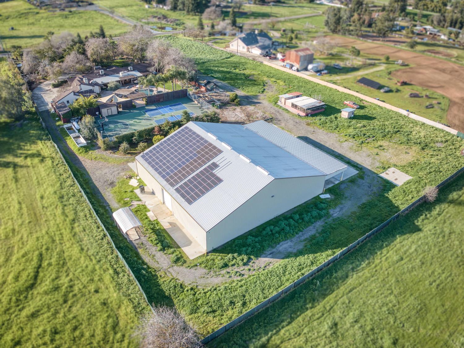 6090 Amber Ave, Clovis, CA 93619