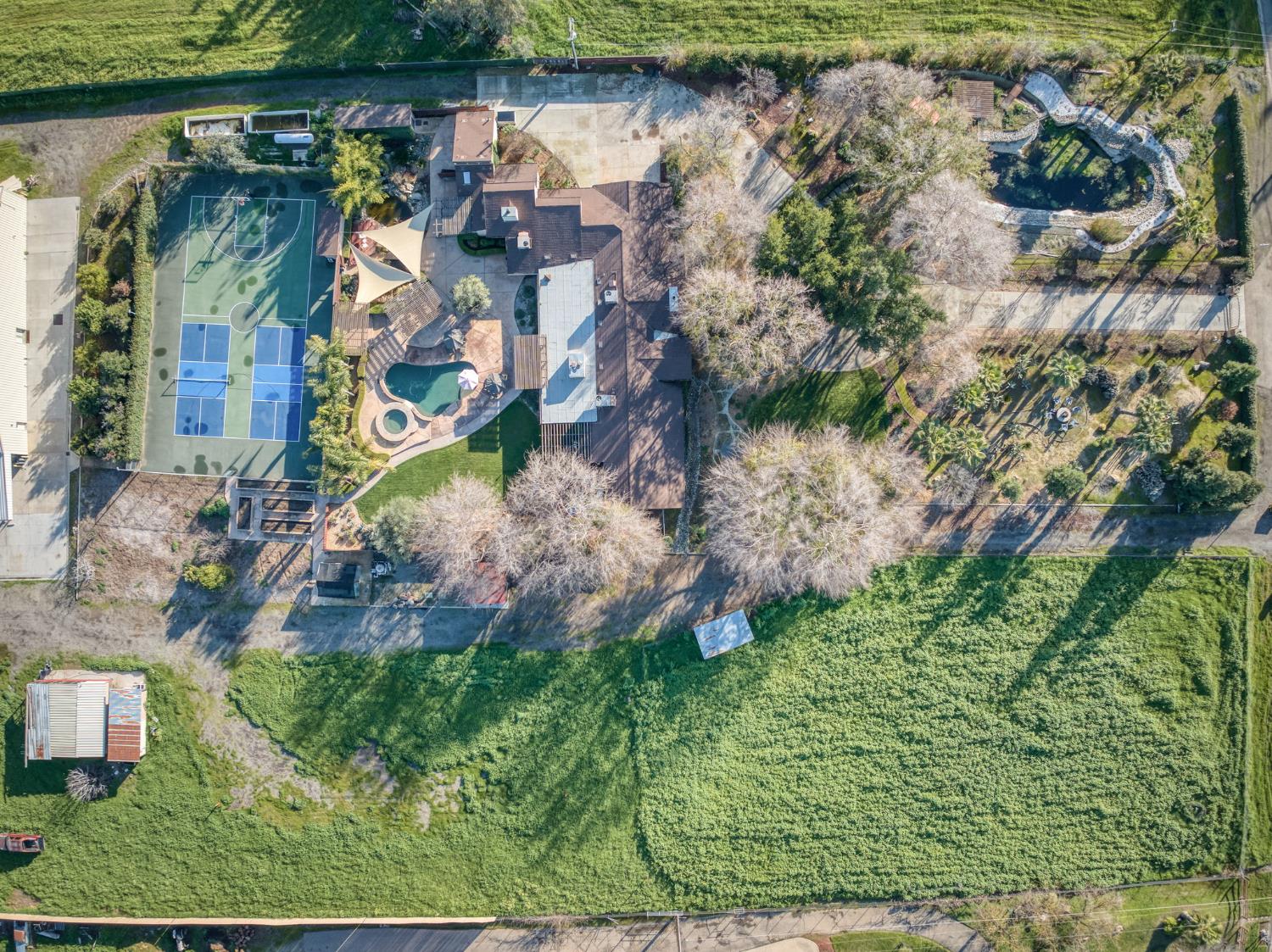 6090 Amber Ave, Clovis, CA 93619