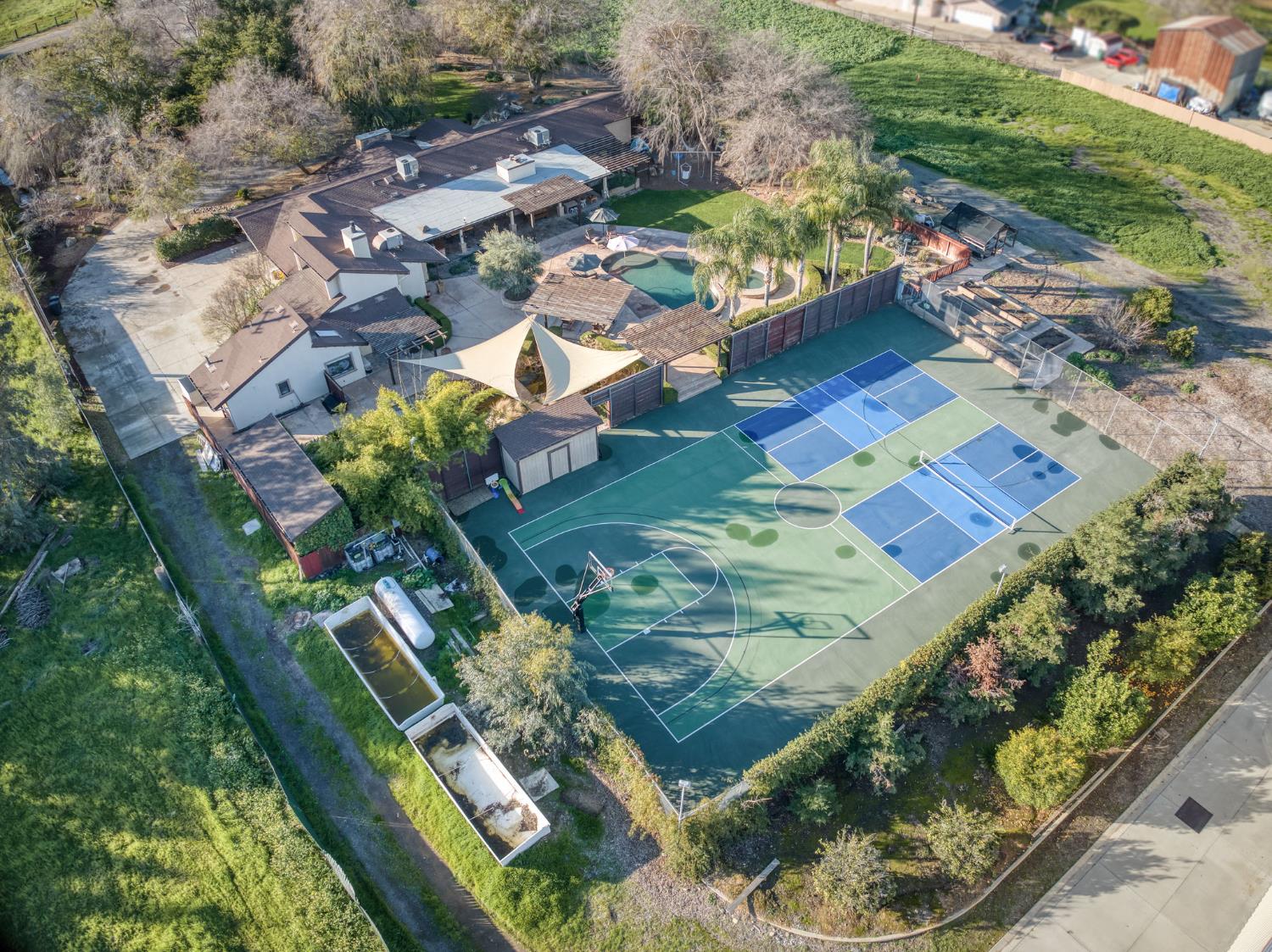 6090 Amber Ave, Clovis, CA 93619