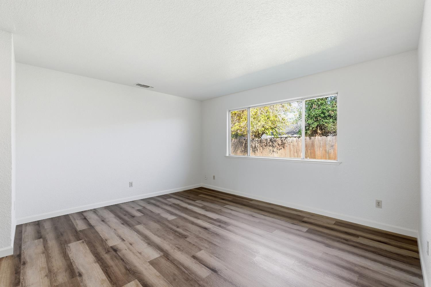 1413 Wrenwood Way, Madera, CA 93638