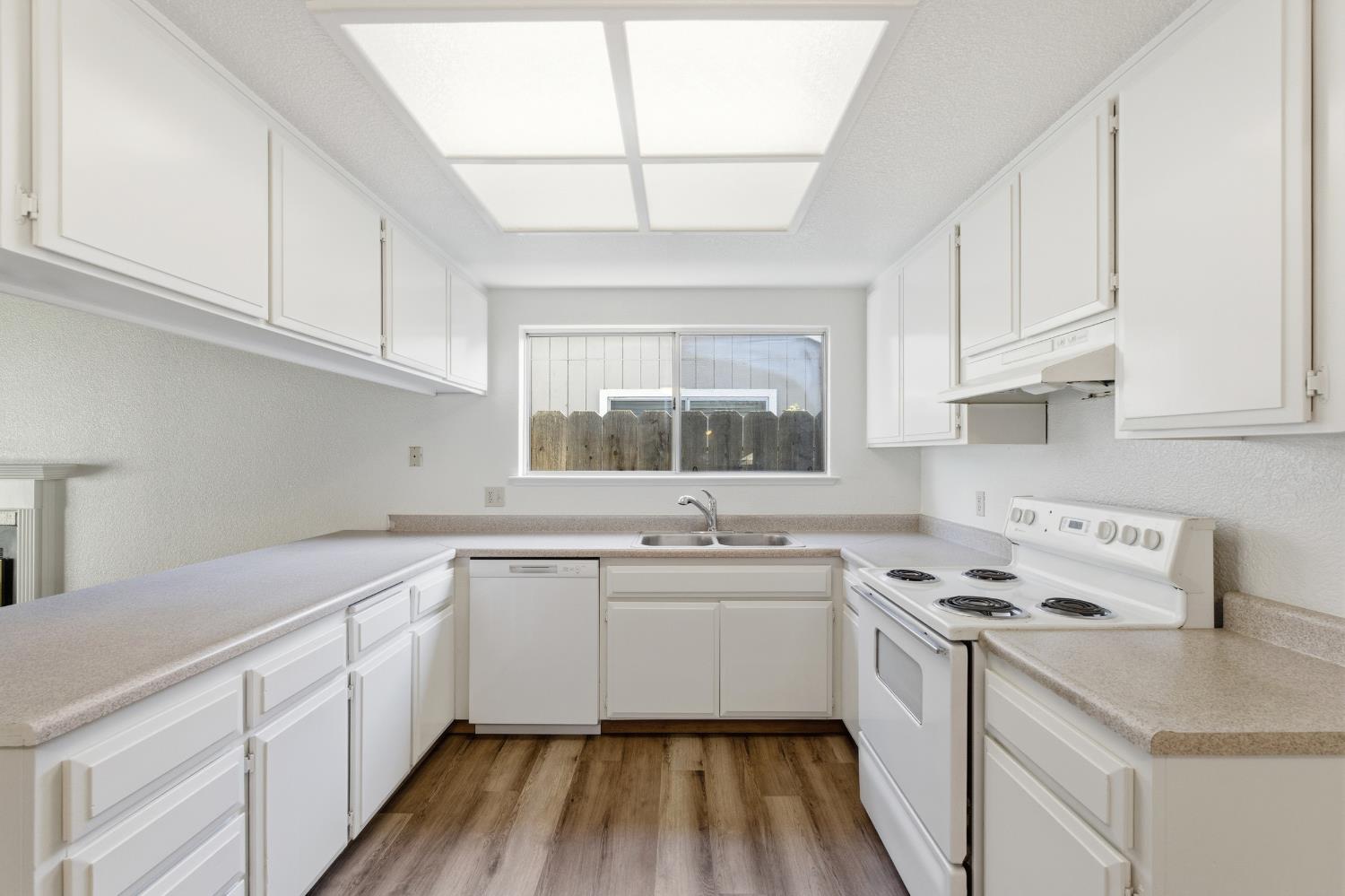 1413 Wrenwood Way, Madera, CA 93638