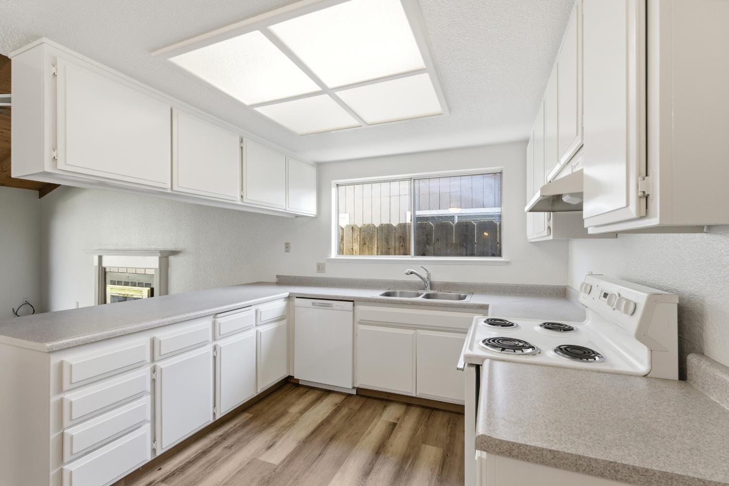 1413 Wrenwood Way, Madera, CA 93638