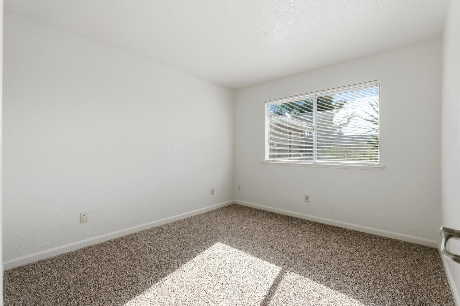 1413 Wrenwood Way, Madera, CA 93638