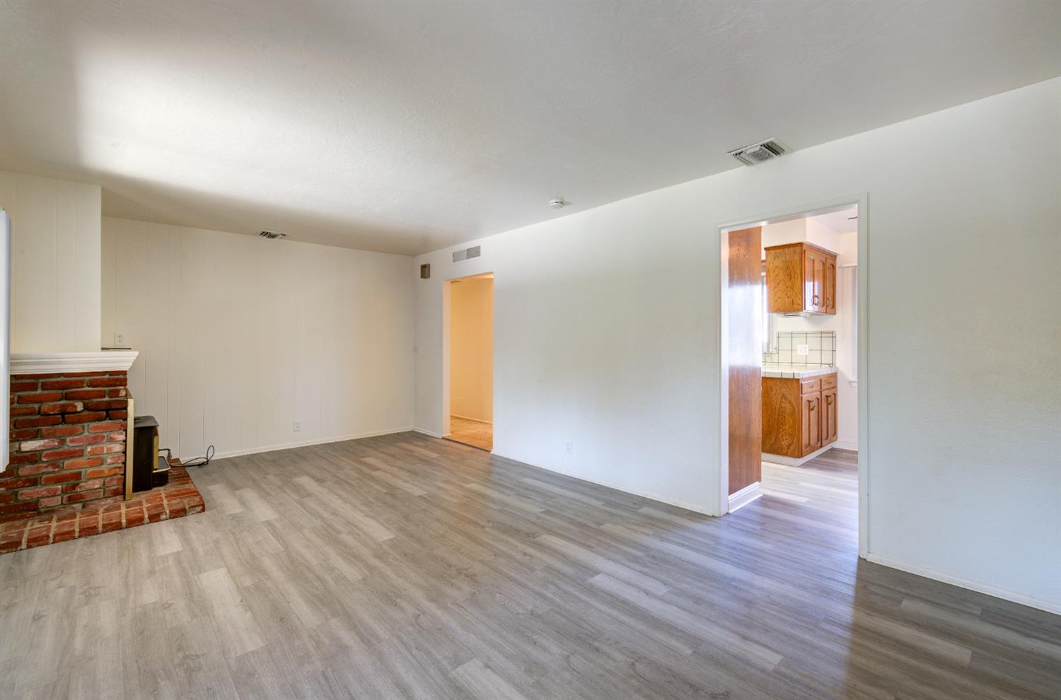 4896 E Amherst Ave, Fresno, CA 93703