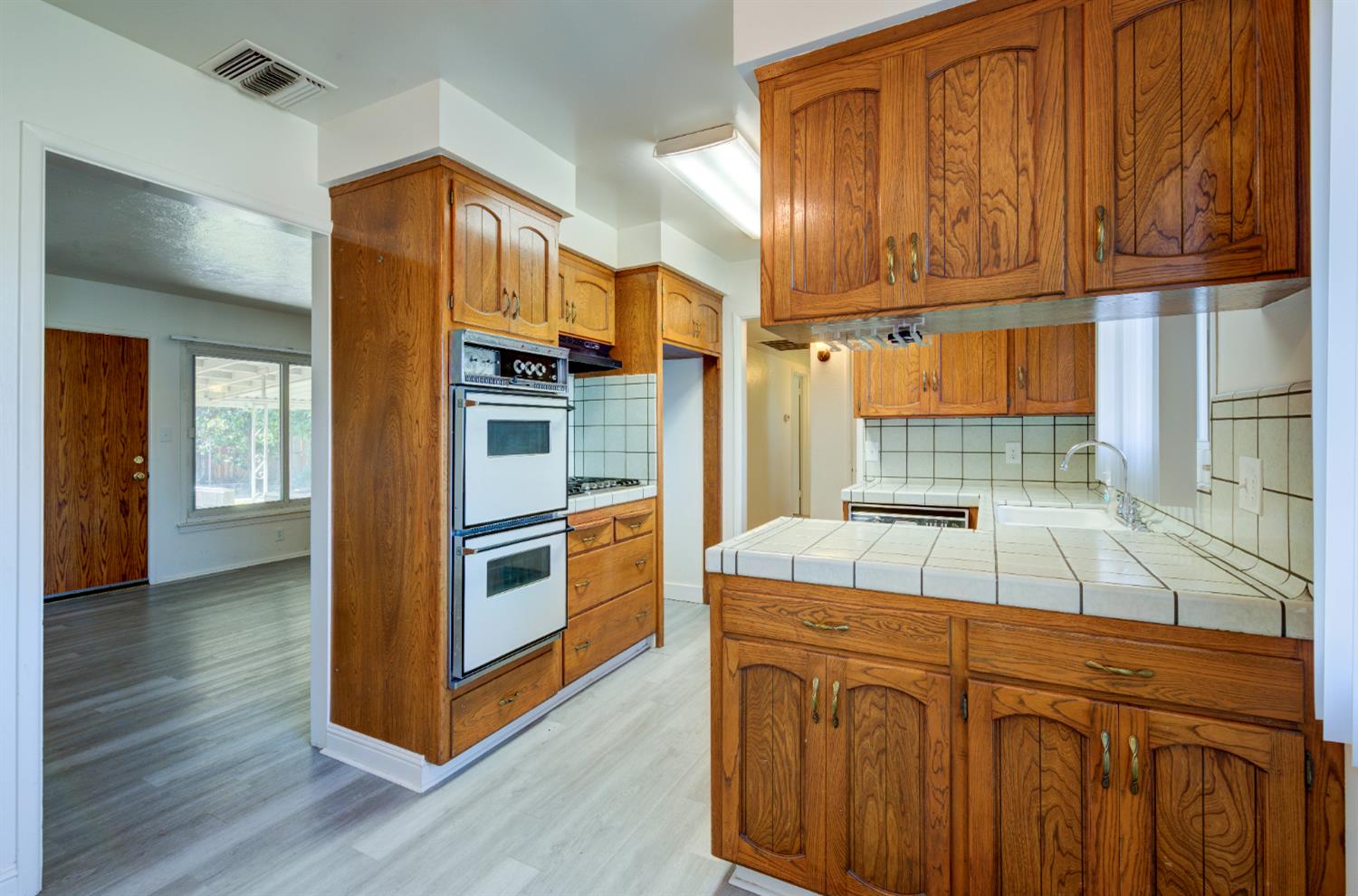 4896 E Amherst Ave, Fresno, CA 93703