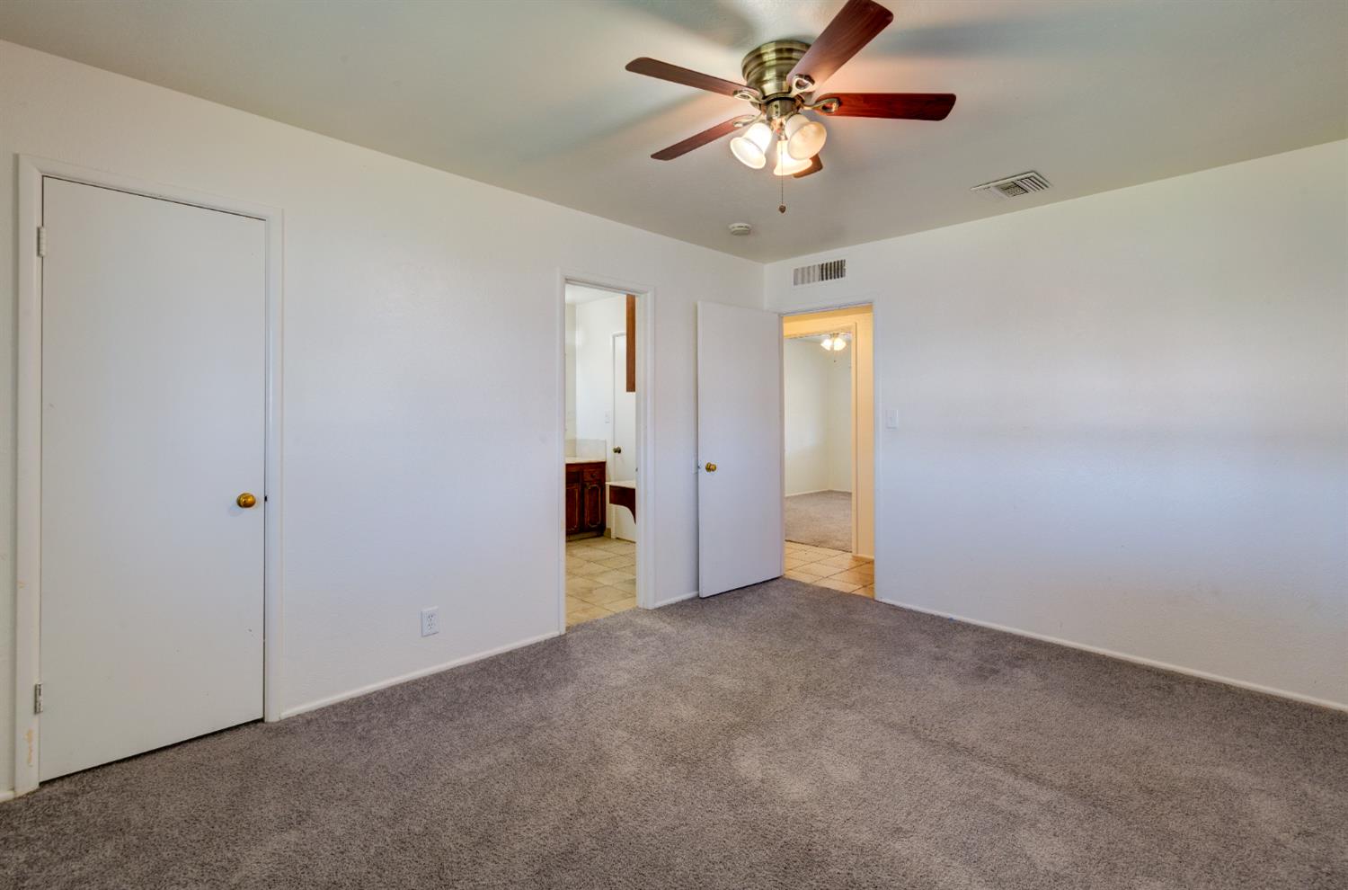 4896 E Amherst Ave, Fresno, CA 93703