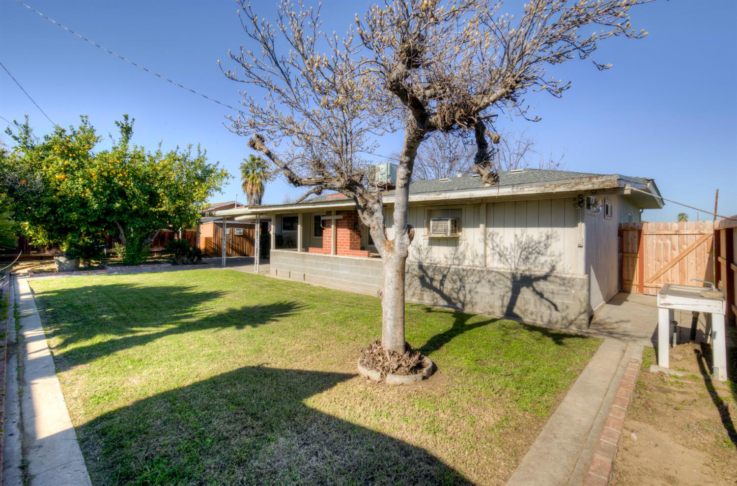 4896 E Amherst Ave, Fresno, CA 93703