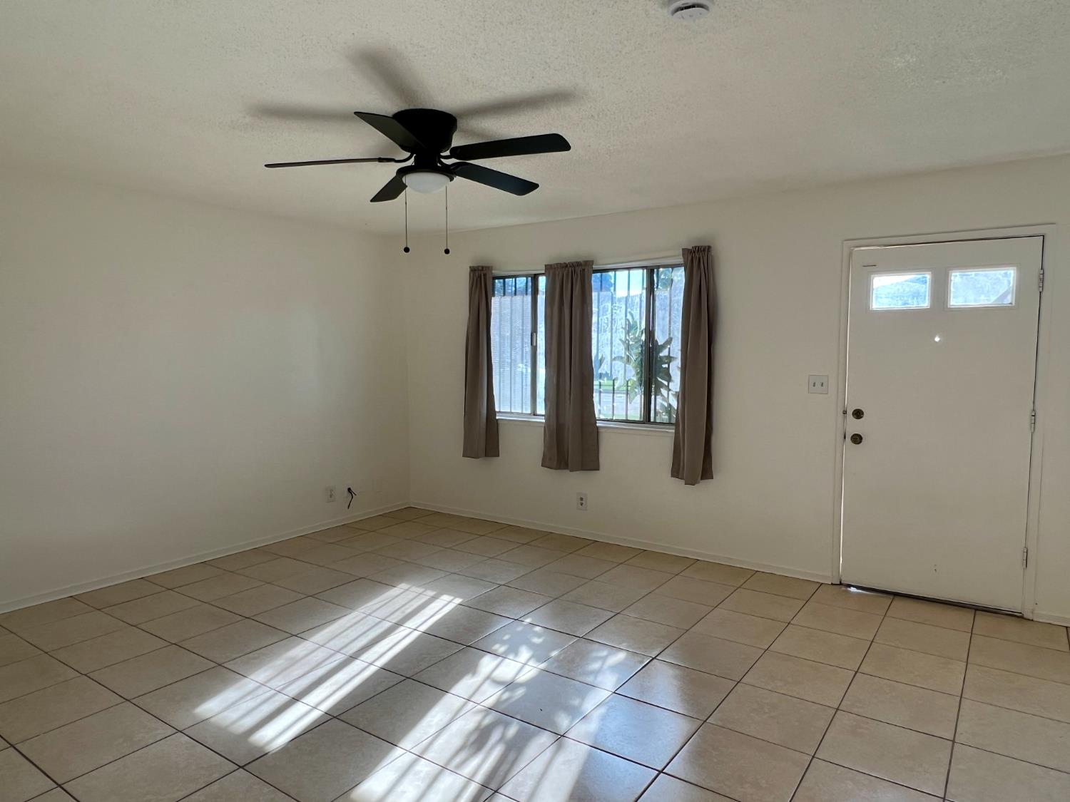 2694 W Fairmont #102, Fresno, CA 93705