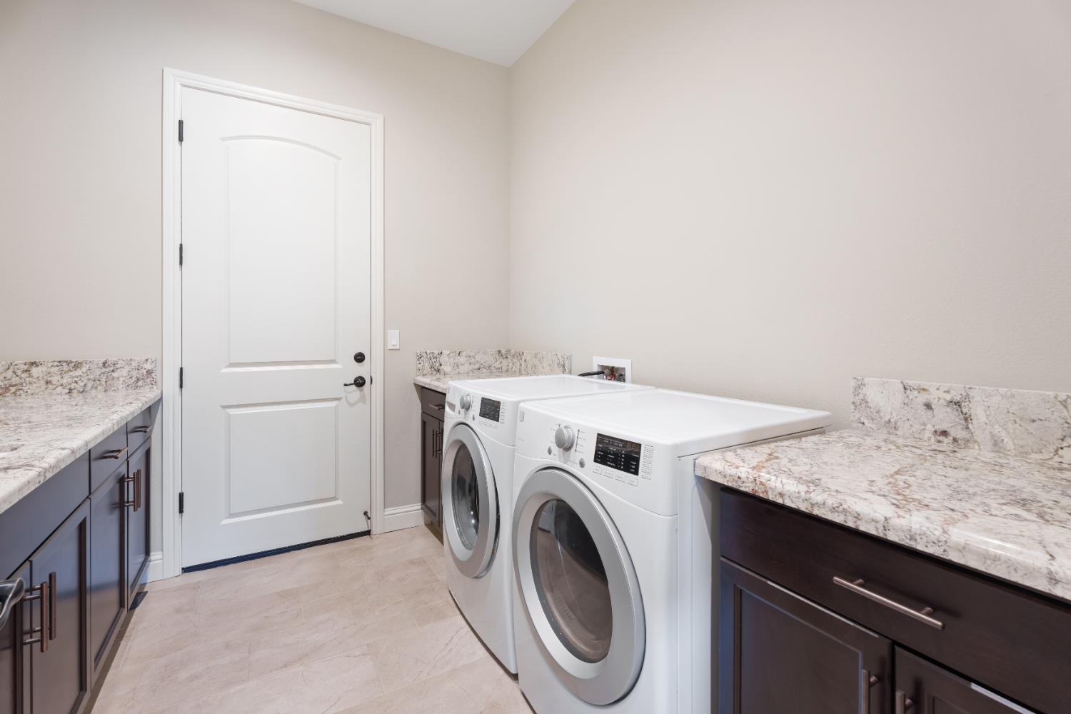 822 Overstone Ave Ave, Madera, CA 93636