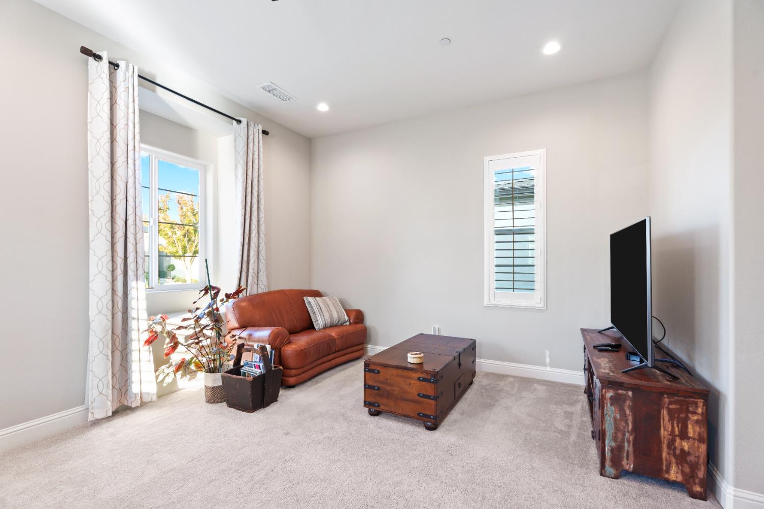 822 Overstone Ave Ave, Madera, CA 93636