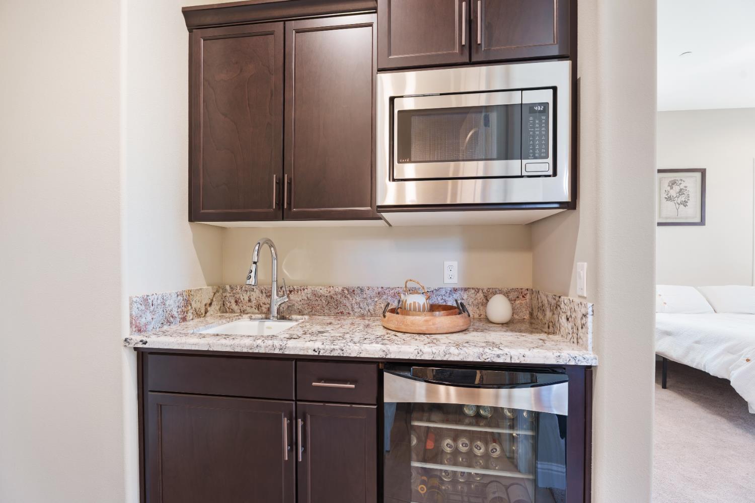 822 Overstone Ave Ave, Madera, CA 93636