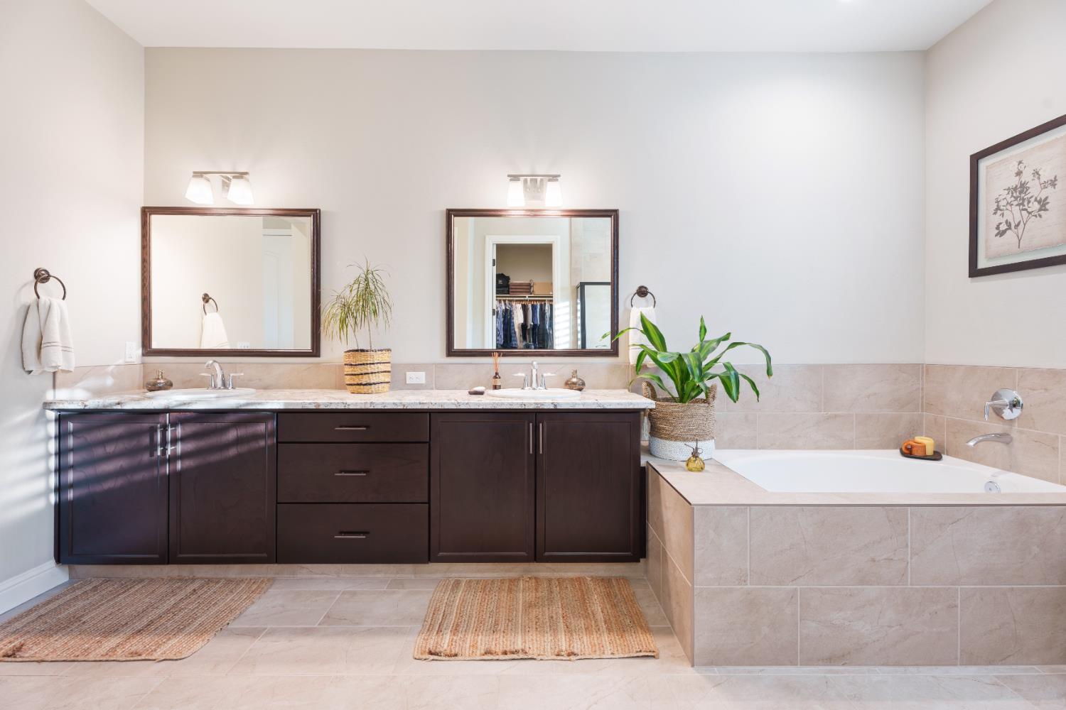 822 Overstone Ave Ave, Madera, CA 93636