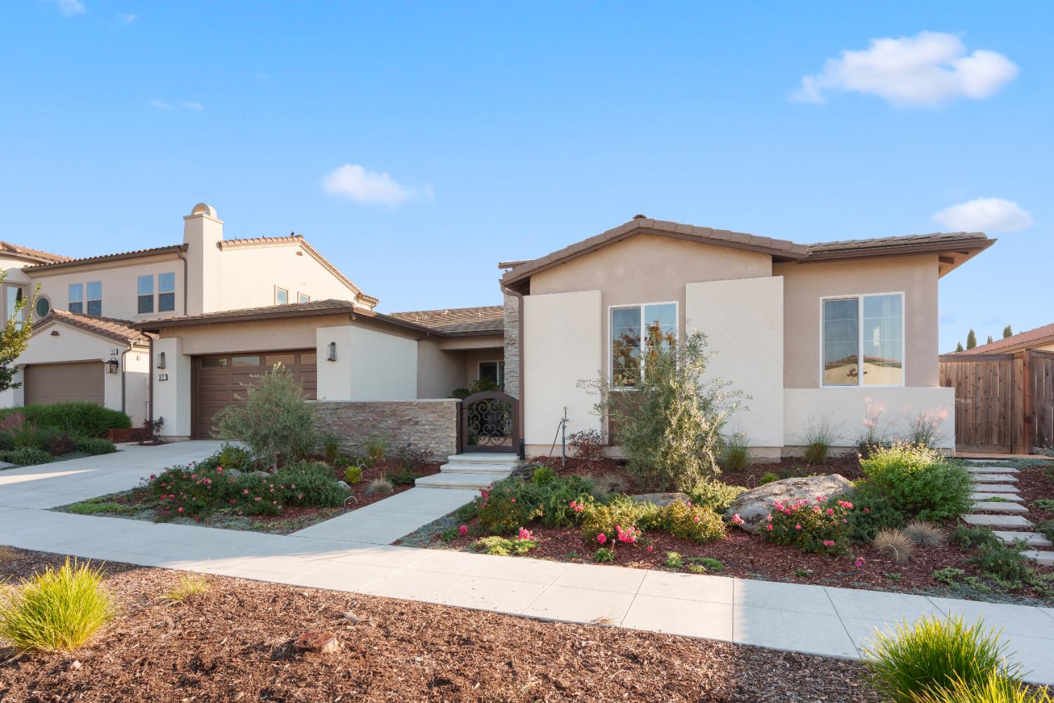 822 Overstone Ave Ave, Madera, CA 93636